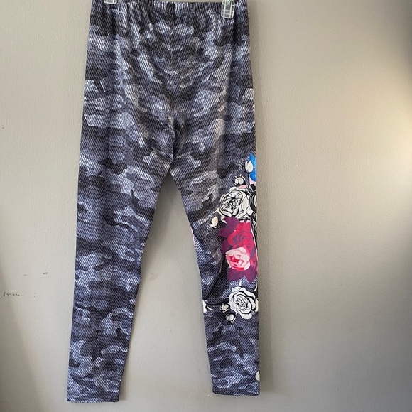 Women's Camouflage Skull Print Leggings - Picture 6 of 12